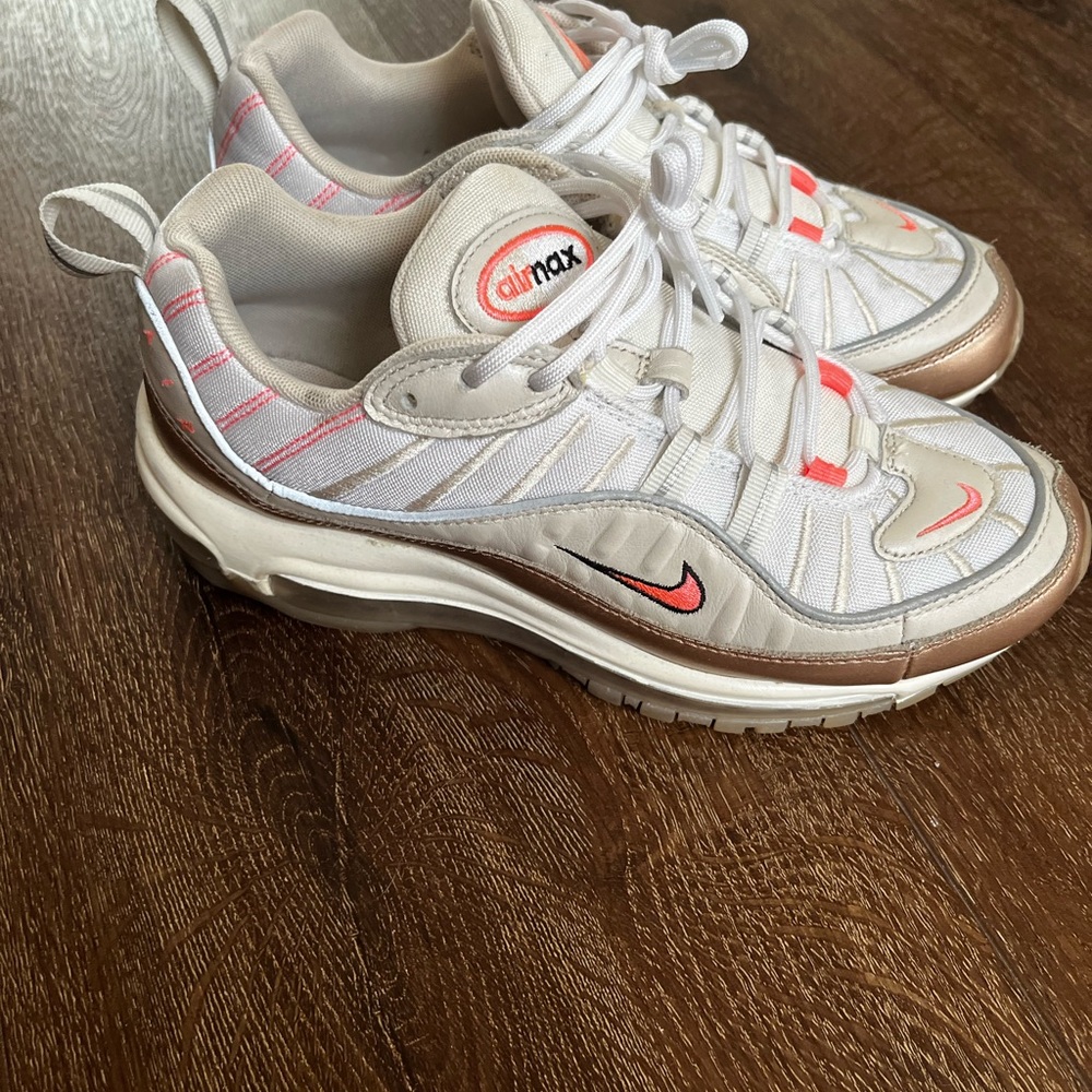 Nike air maxs - size 8 used like new